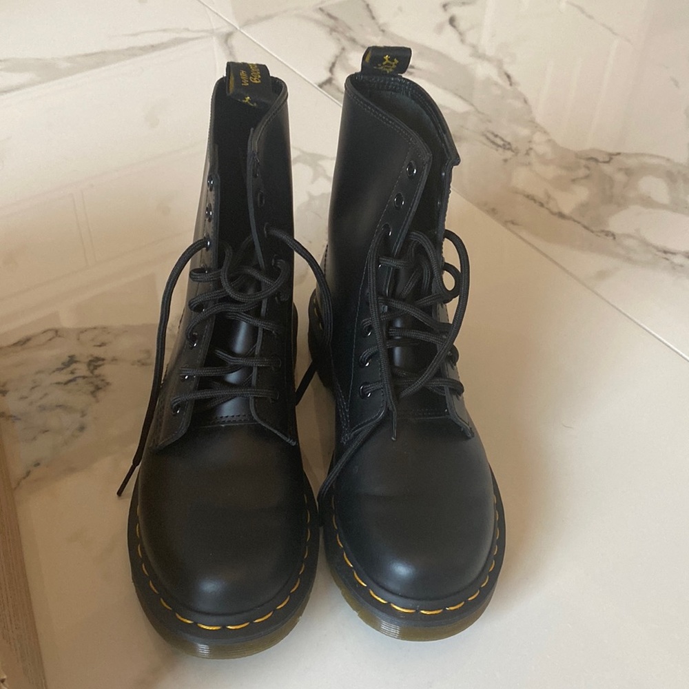 Dr. Martens air wair with bouncing soles US8 - The original
